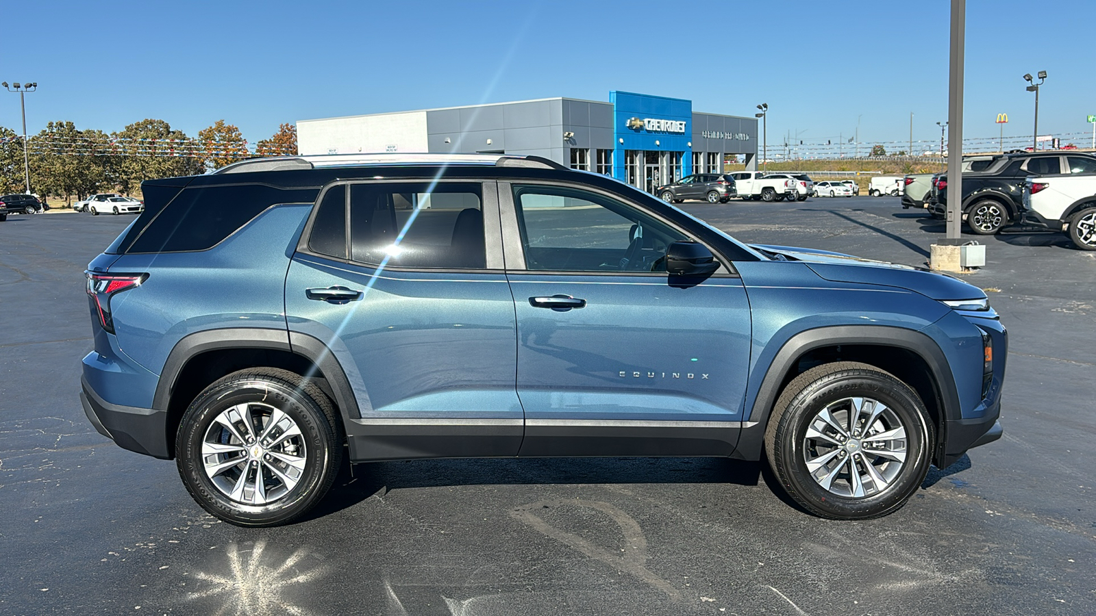 2025 Chevrolet Equinox LT 8