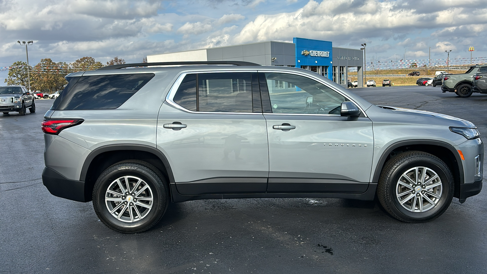 2023 Chevrolet Traverse LT 8