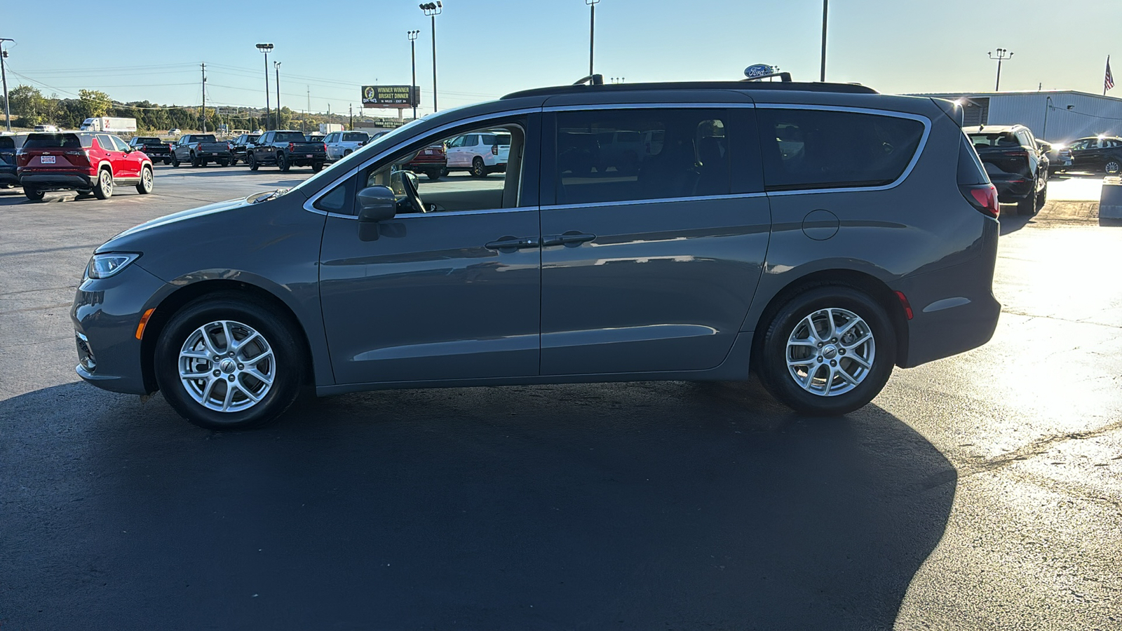 2022 Chrysler Pacifica Touring L 4