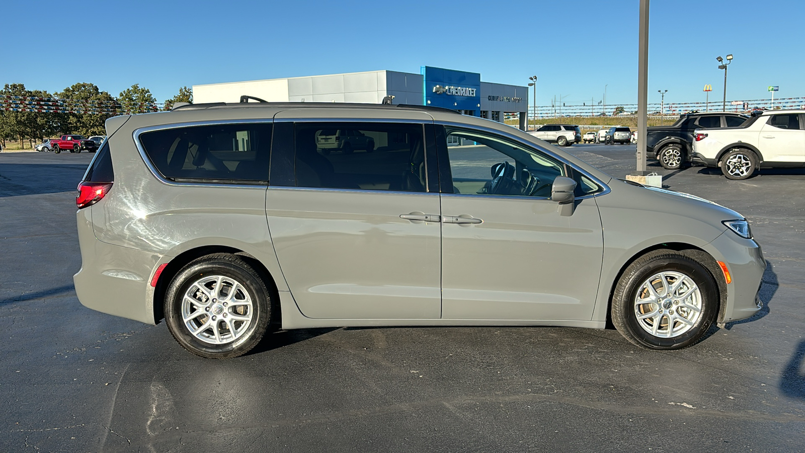 2022 Chrysler Pacifica Touring L 8