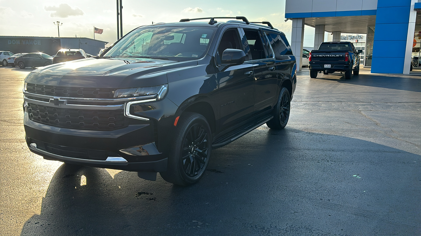 2023 Chevrolet Suburban LS 3