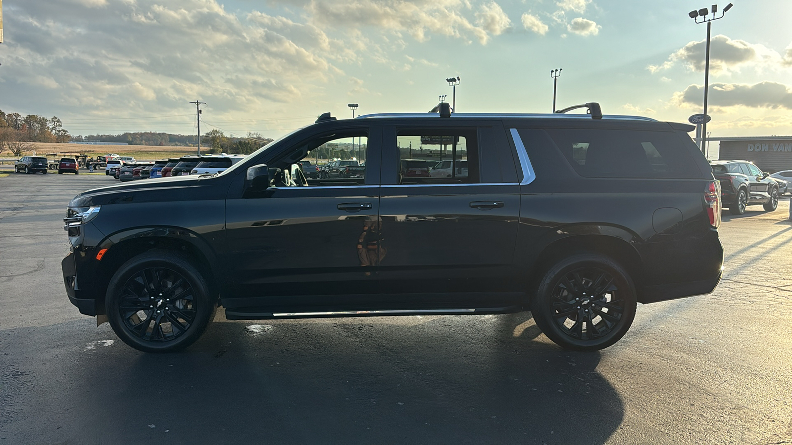 2023 Chevrolet Suburban LS 4