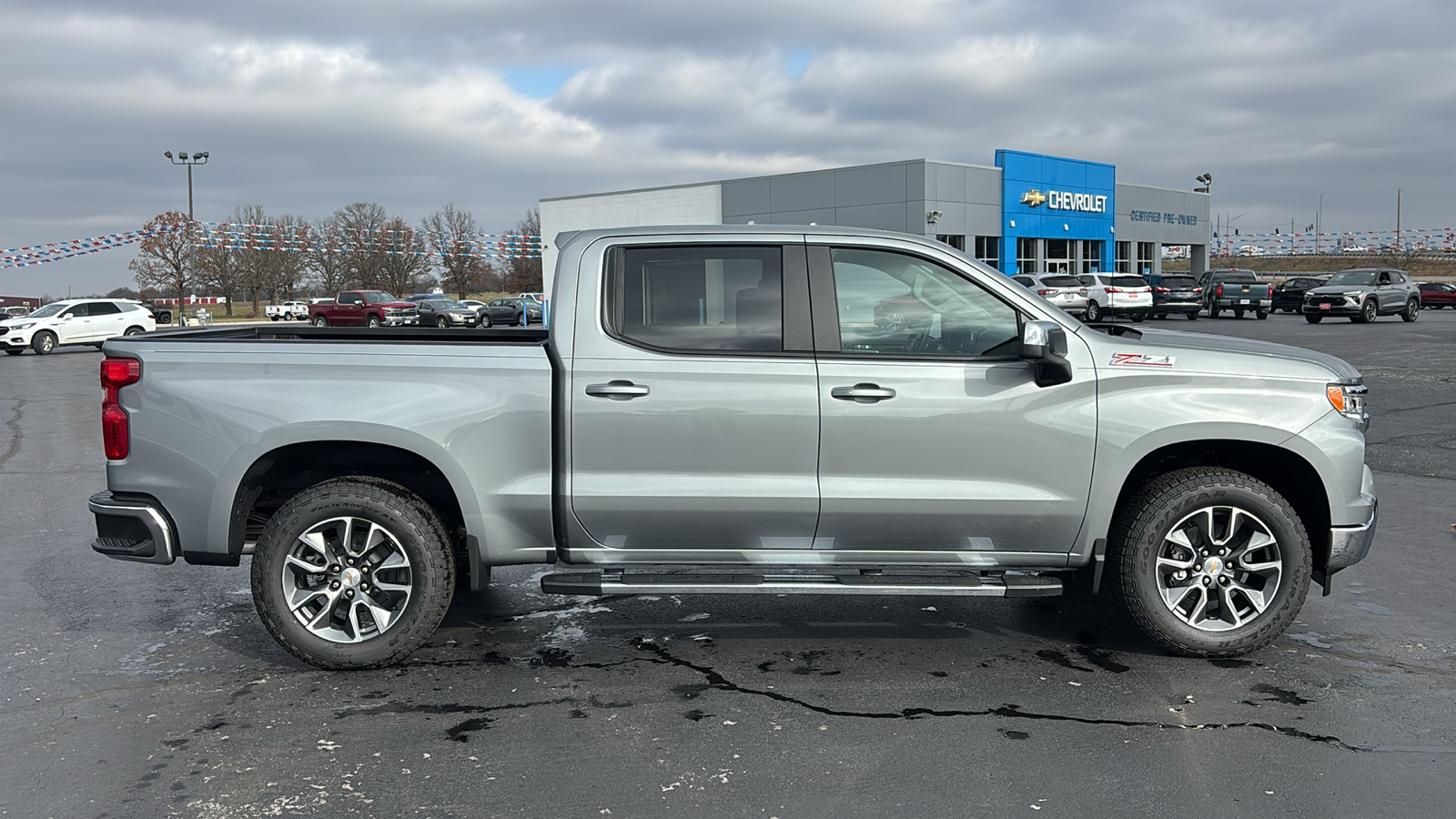 2025 Chevrolet Silverado 1500 LT 8