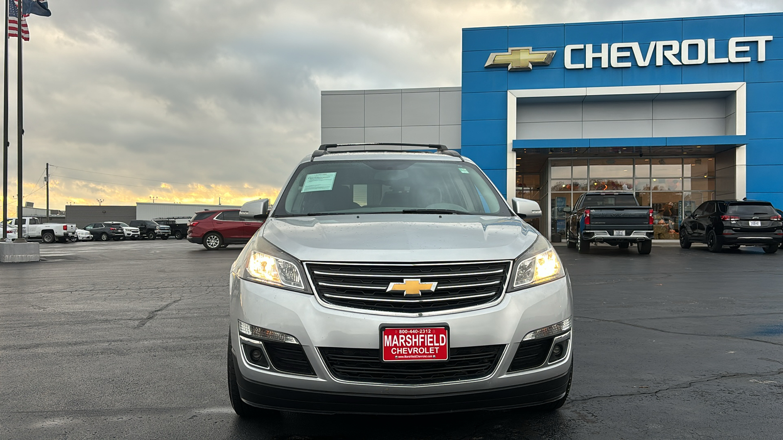 2017 Chevrolet Traverse LT 2