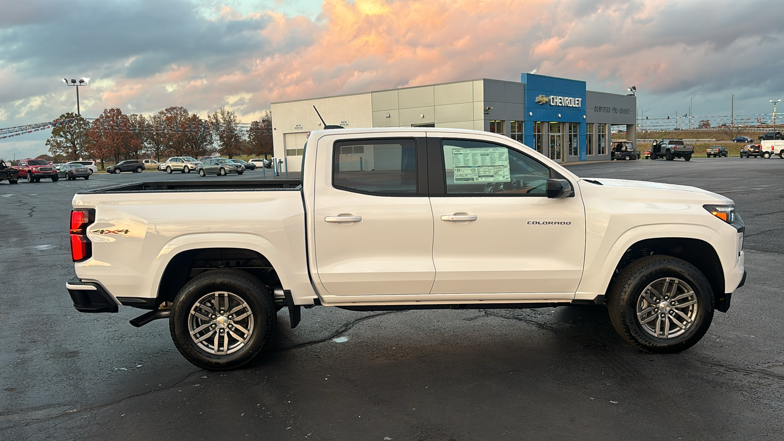 2024 Chevrolet Colorado LT 8