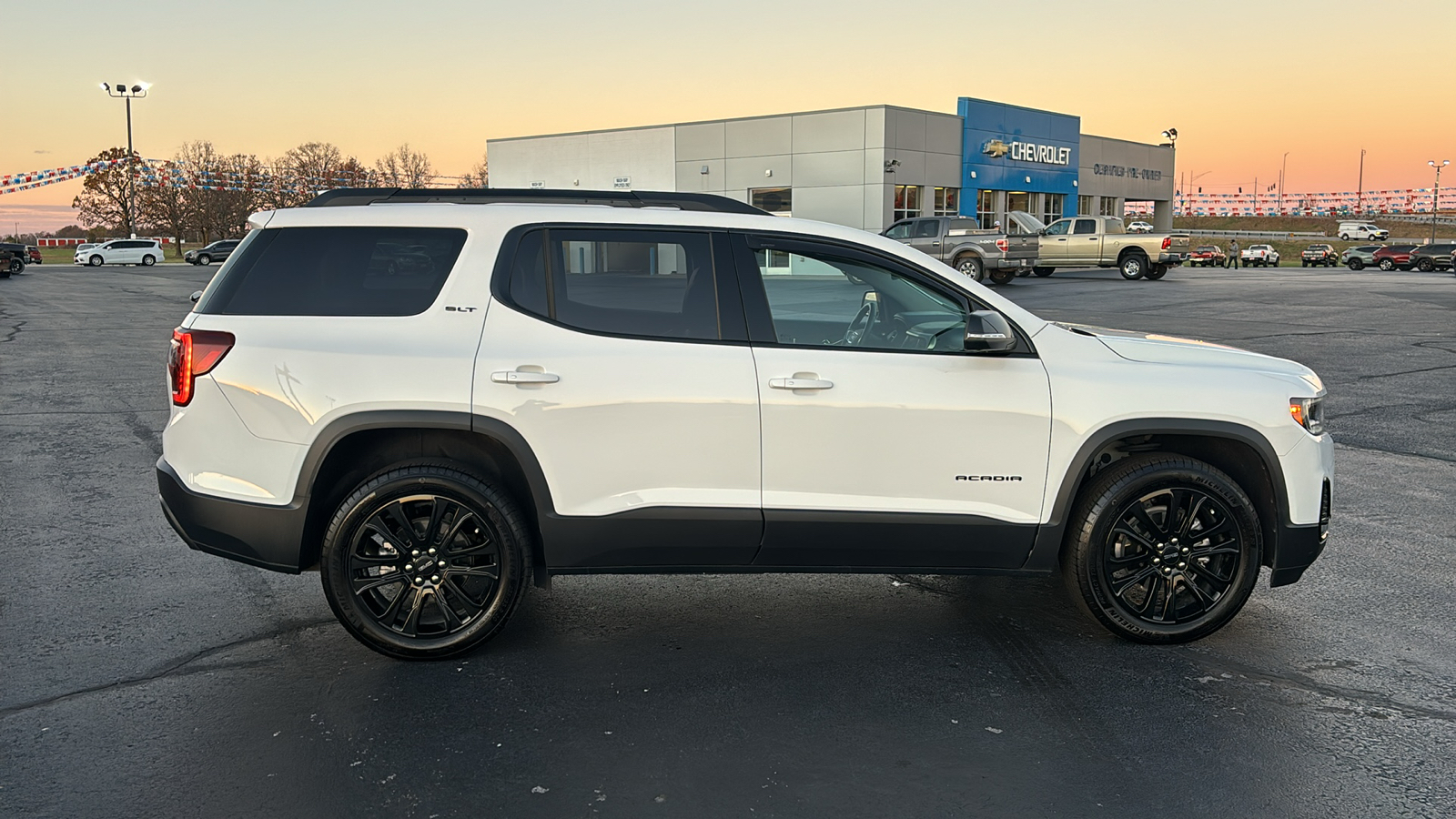 2023 GMC Acadia SLT 8