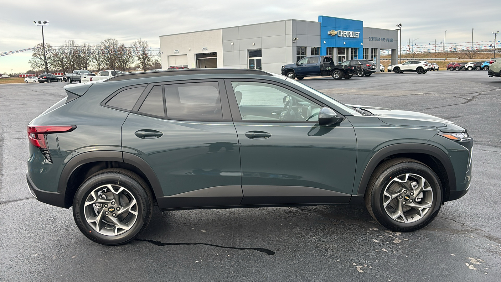 2025 Chevrolet Trax LT 8