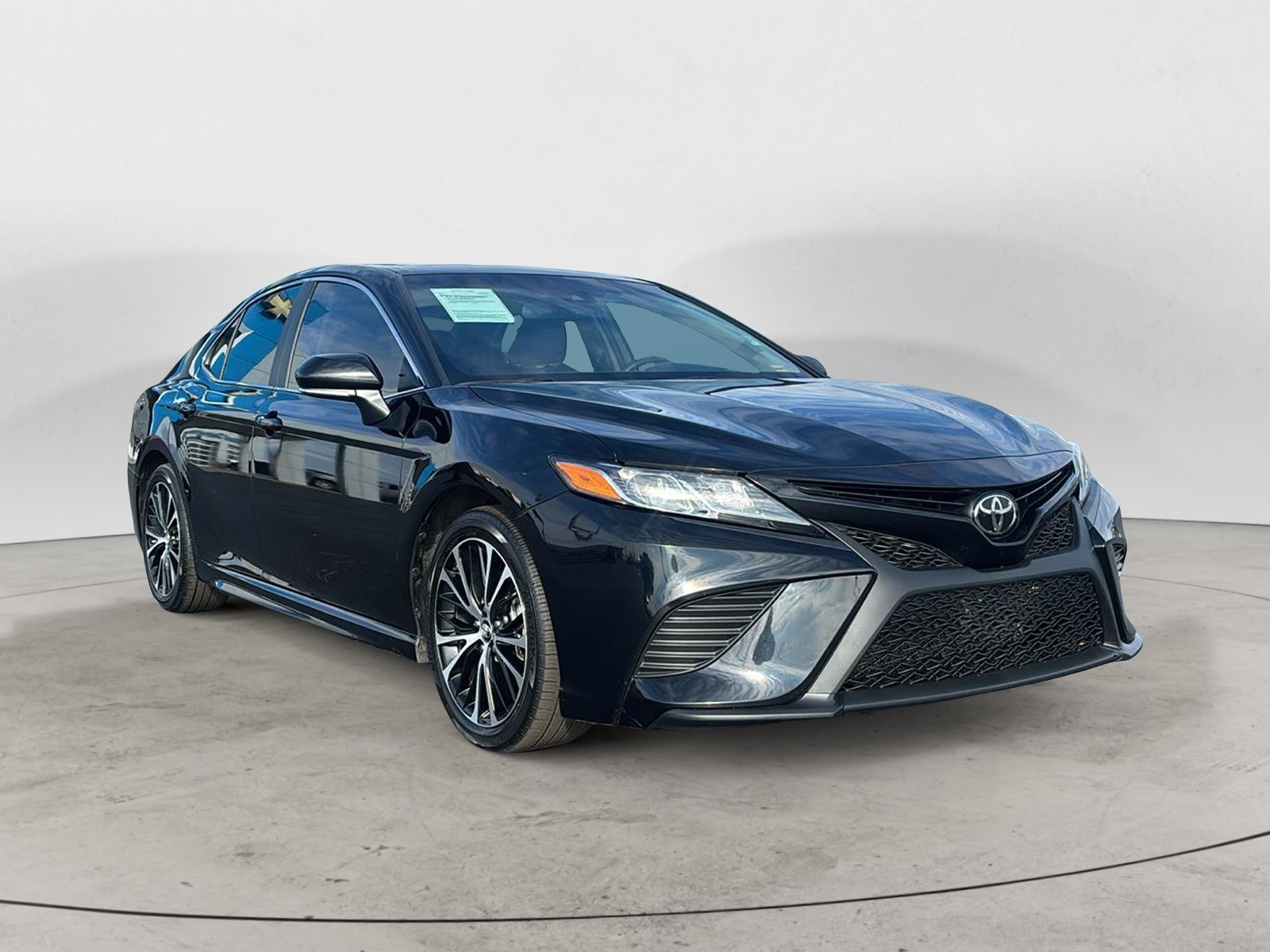 2018 Toyota Camry SE 1