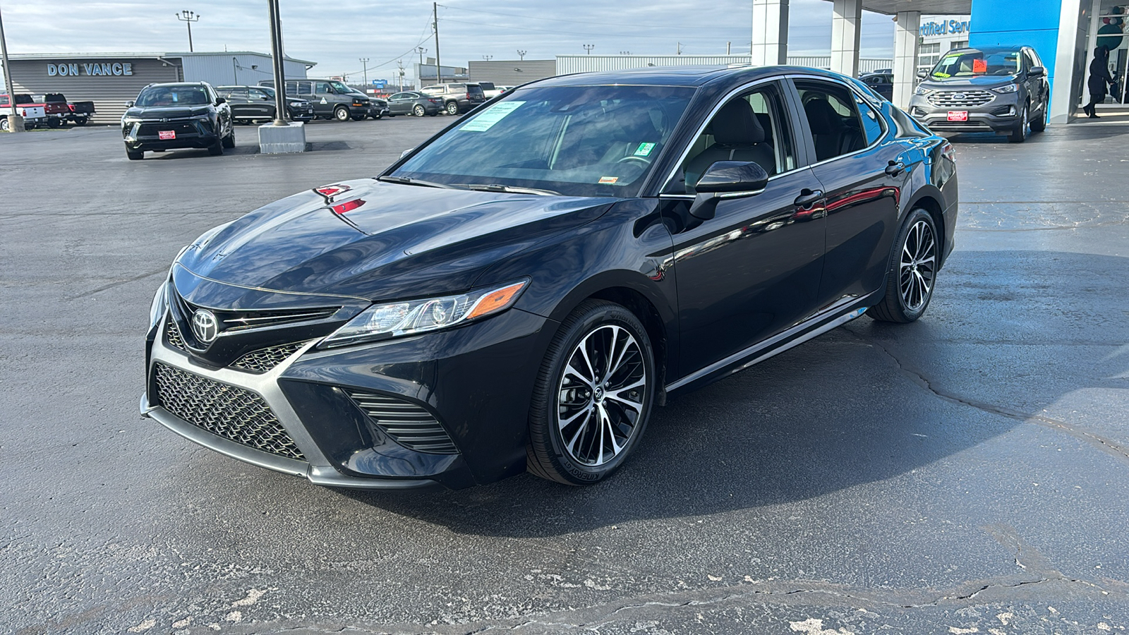 2018 Toyota Camry SE 3