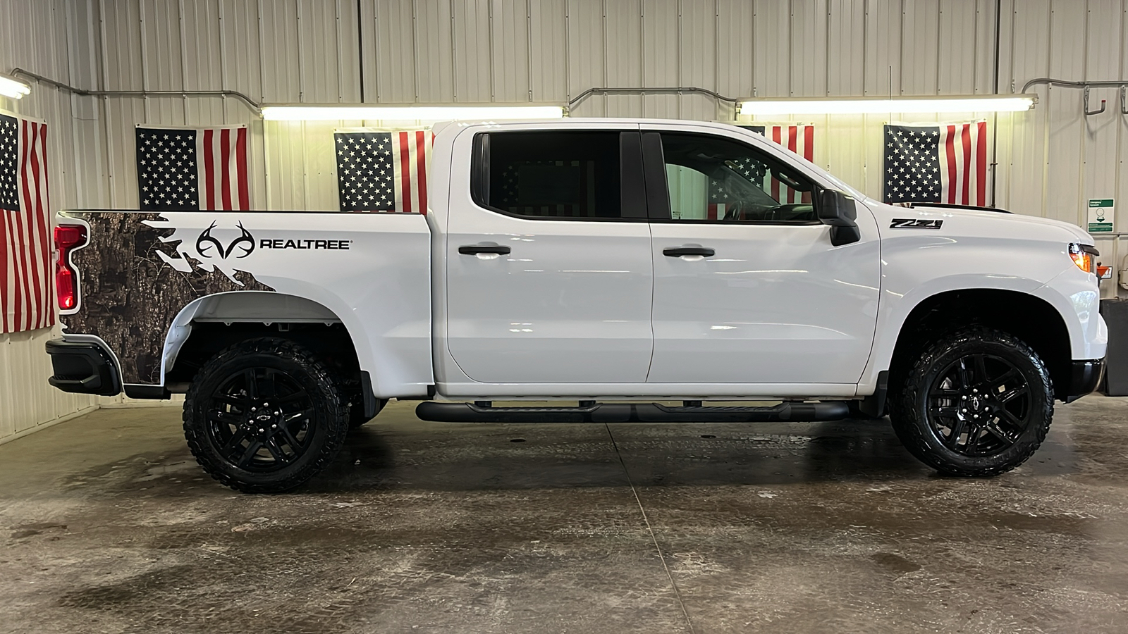 2024 Chevrolet Silverado 1500 Custom Trail Boss 3