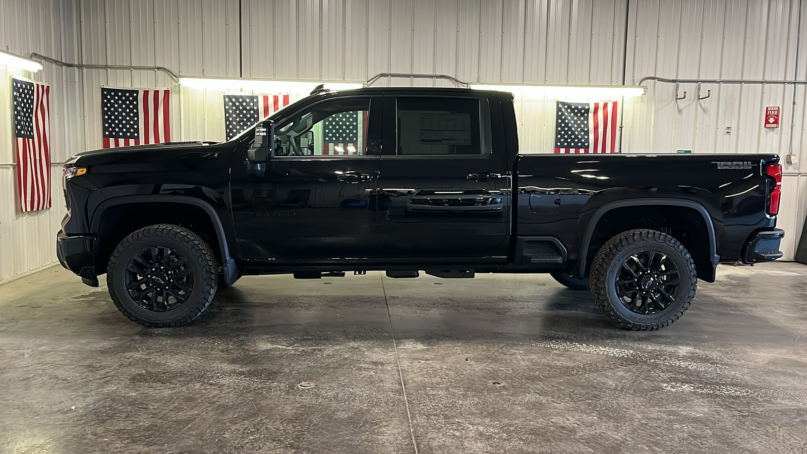 2025 Chevrolet Silverado 3500HD LTZ 6