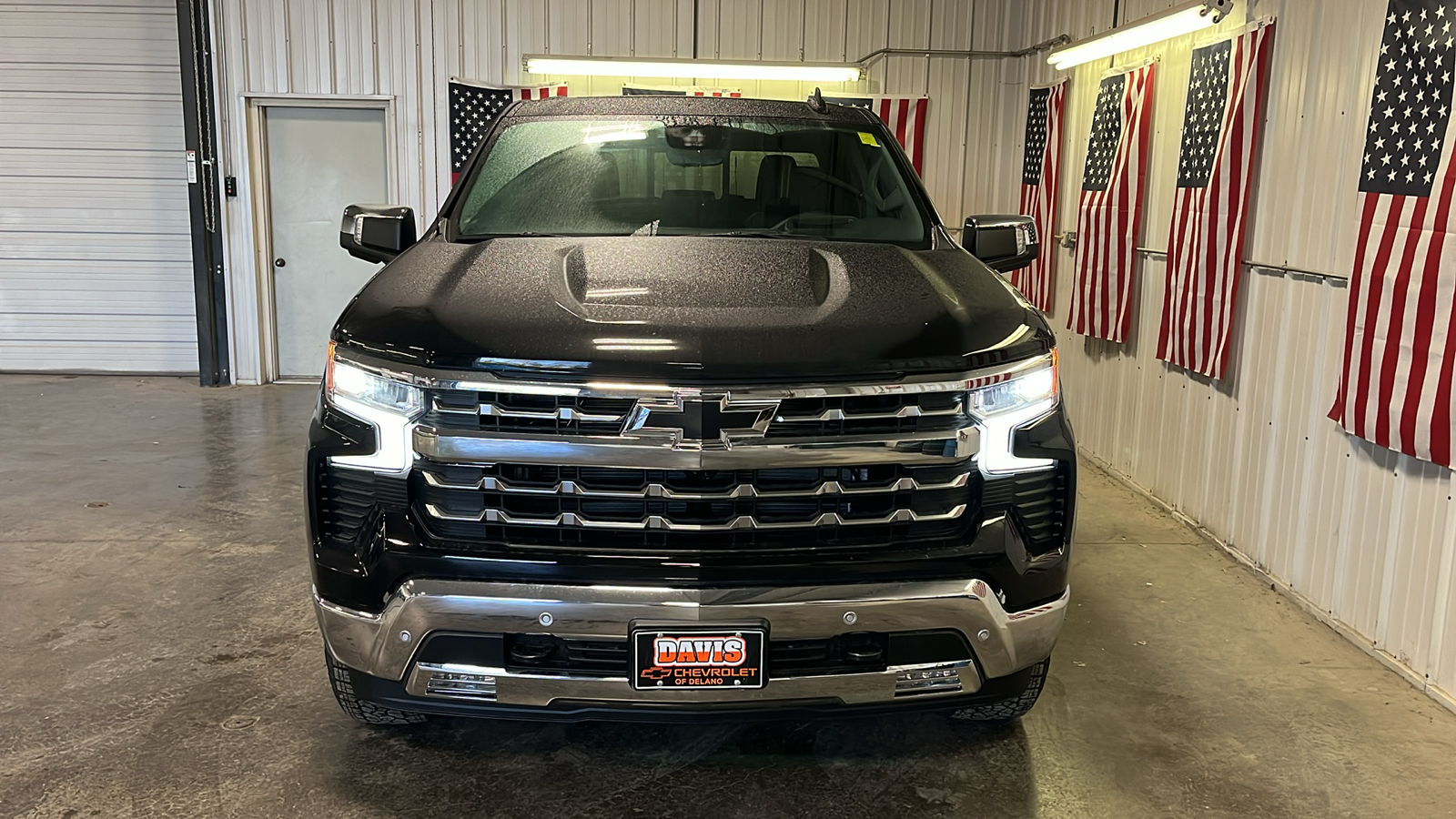 2025 Chevrolet Silverado 1500 LTZ 8