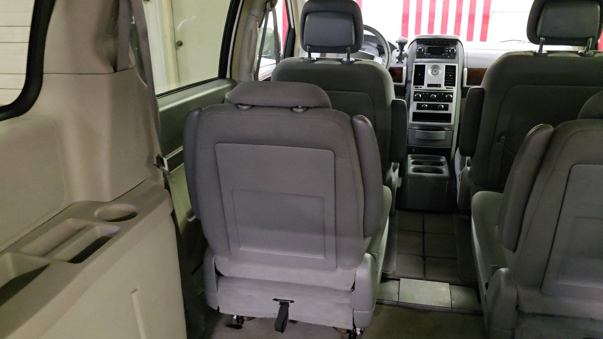 2010 Chrysler Town & Country Touring 9