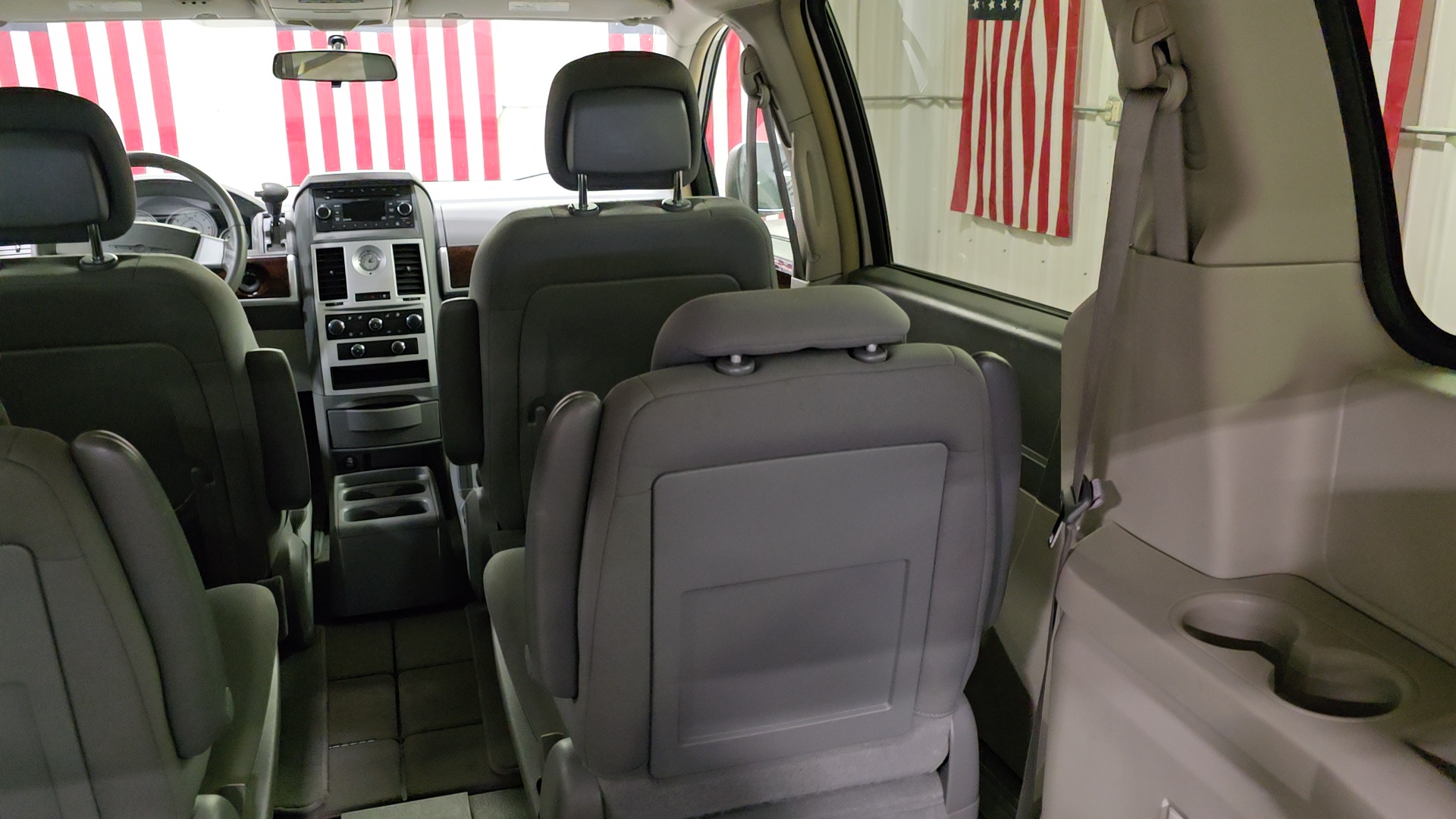 2010 Chrysler Town & Country Touring 10