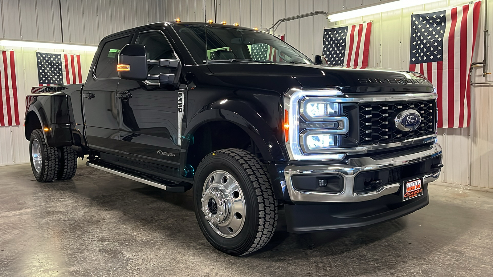 2023 Ford Super Duty F-450 DRW LARIAT 1