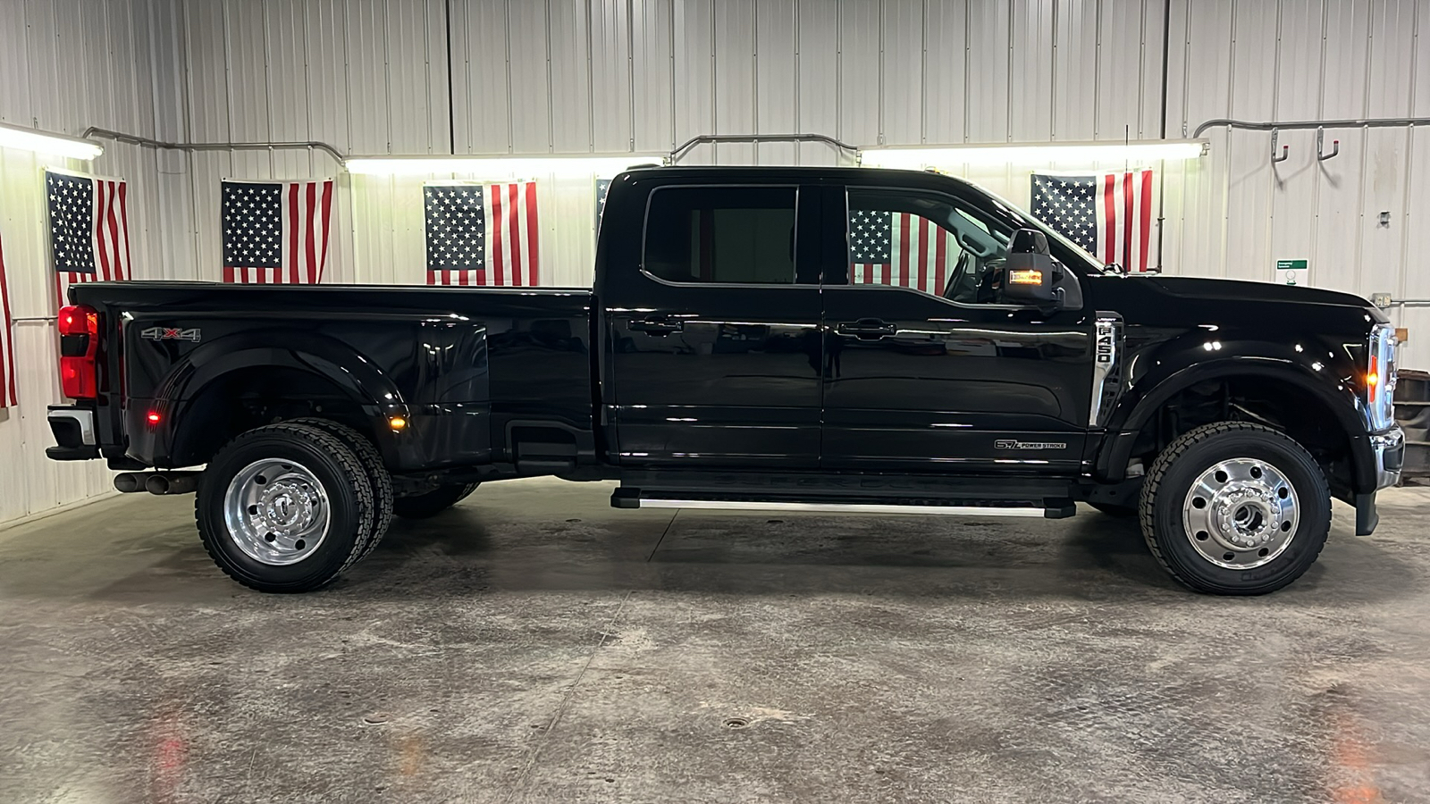 2023 Ford Super Duty F-450 DRW LARIAT 2