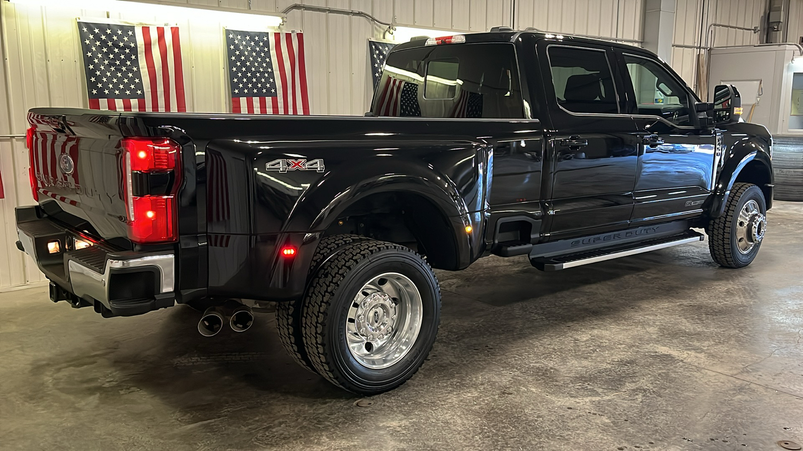 2023 Ford Super Duty F-450 DRW LARIAT 3