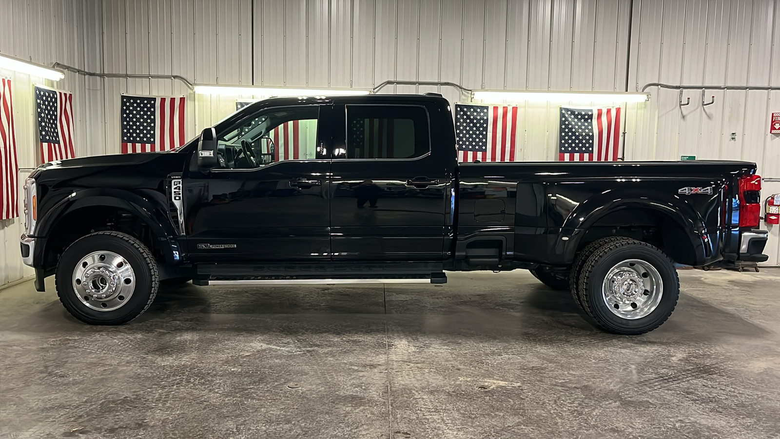 2023 Ford Super Duty F-450 DRW LARIAT 6