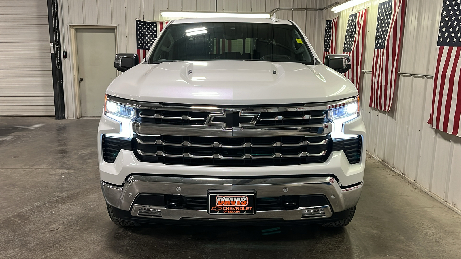 2025 Chevrolet Silverado 1500 LTZ 8