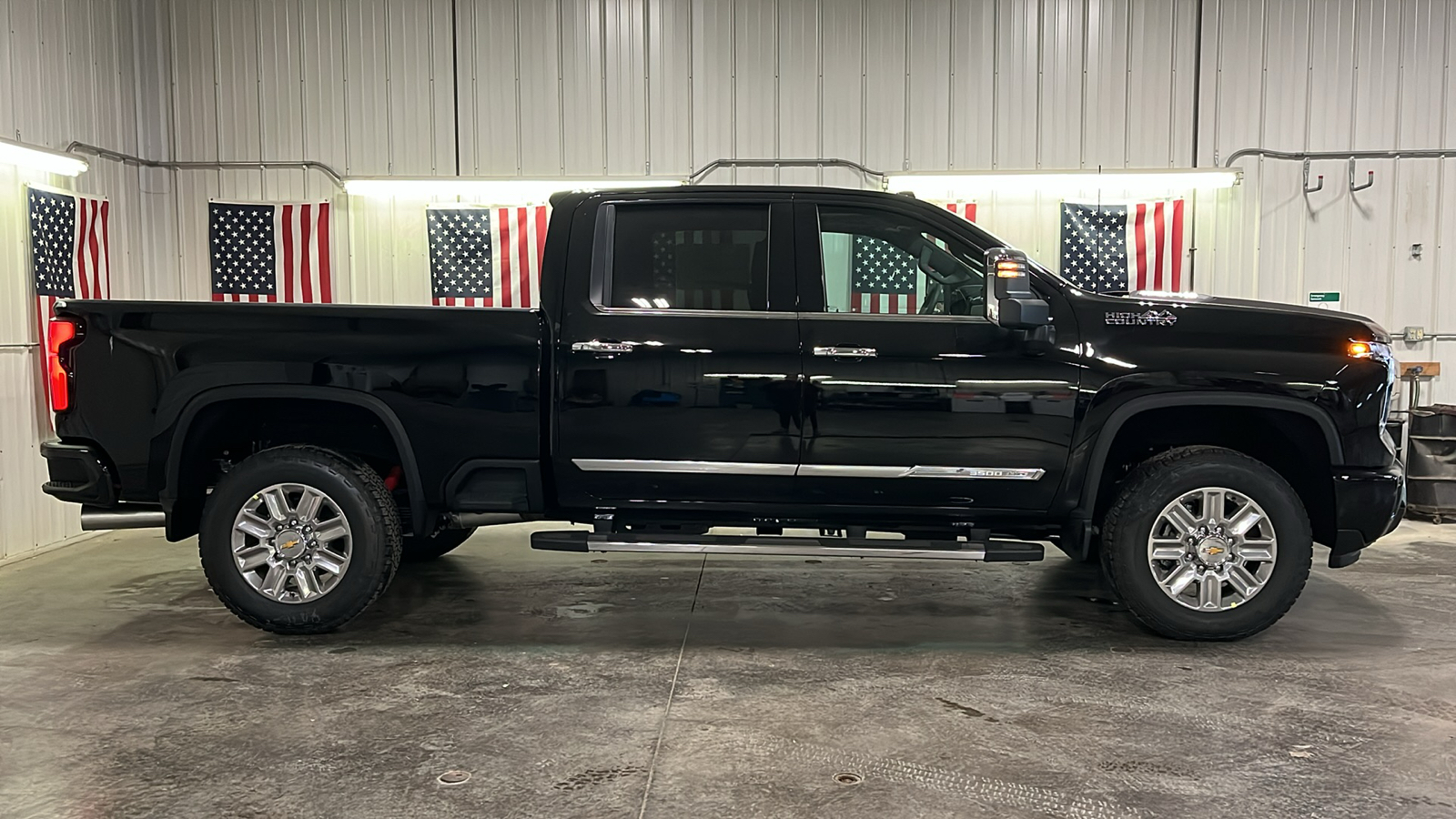 2025 Chevrolet Silverado 3500HD High Country 2