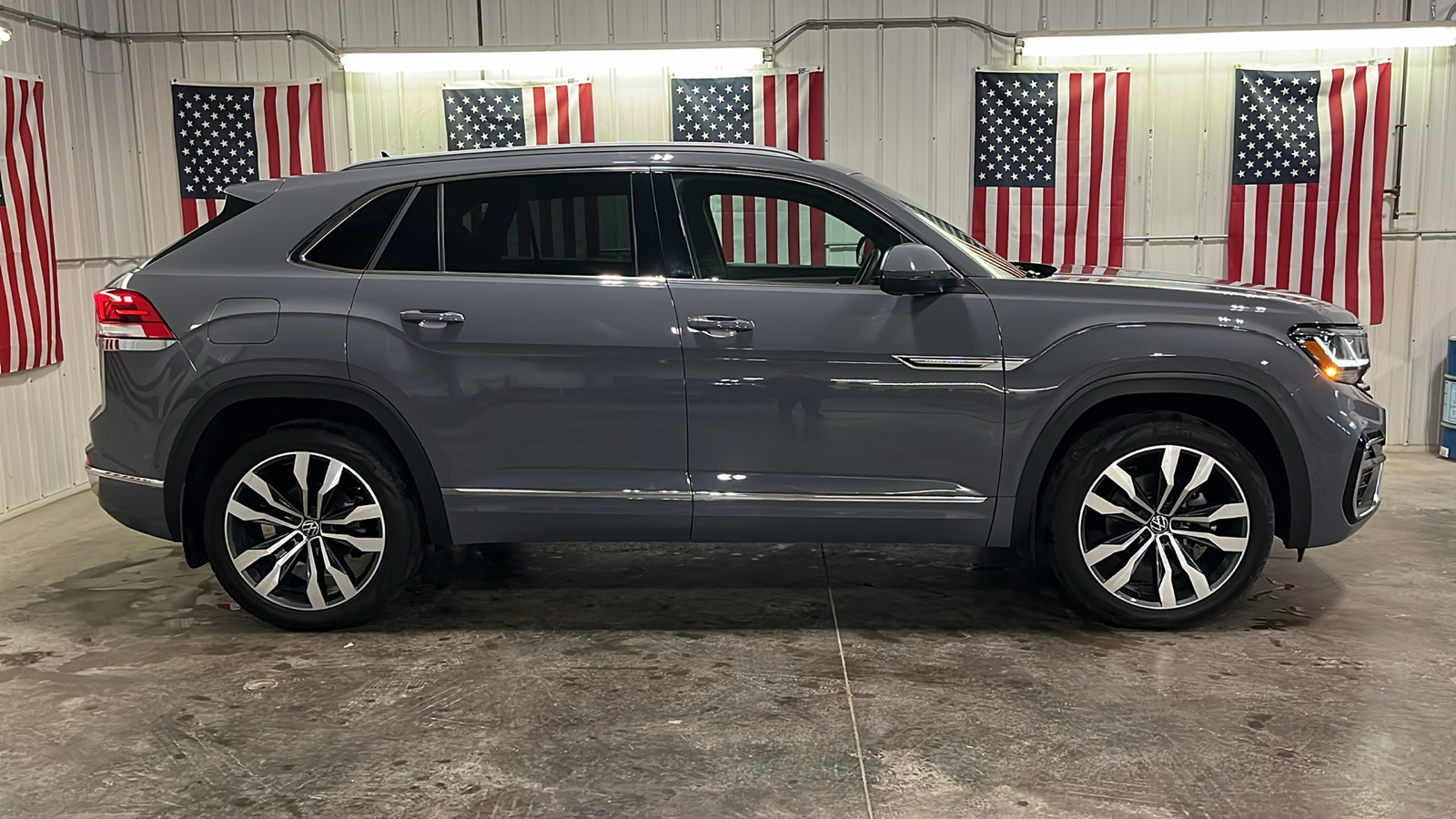 2020 Volkswagen Atlas Cross Sport 3.6L V6 SEL Premium R-Line 2