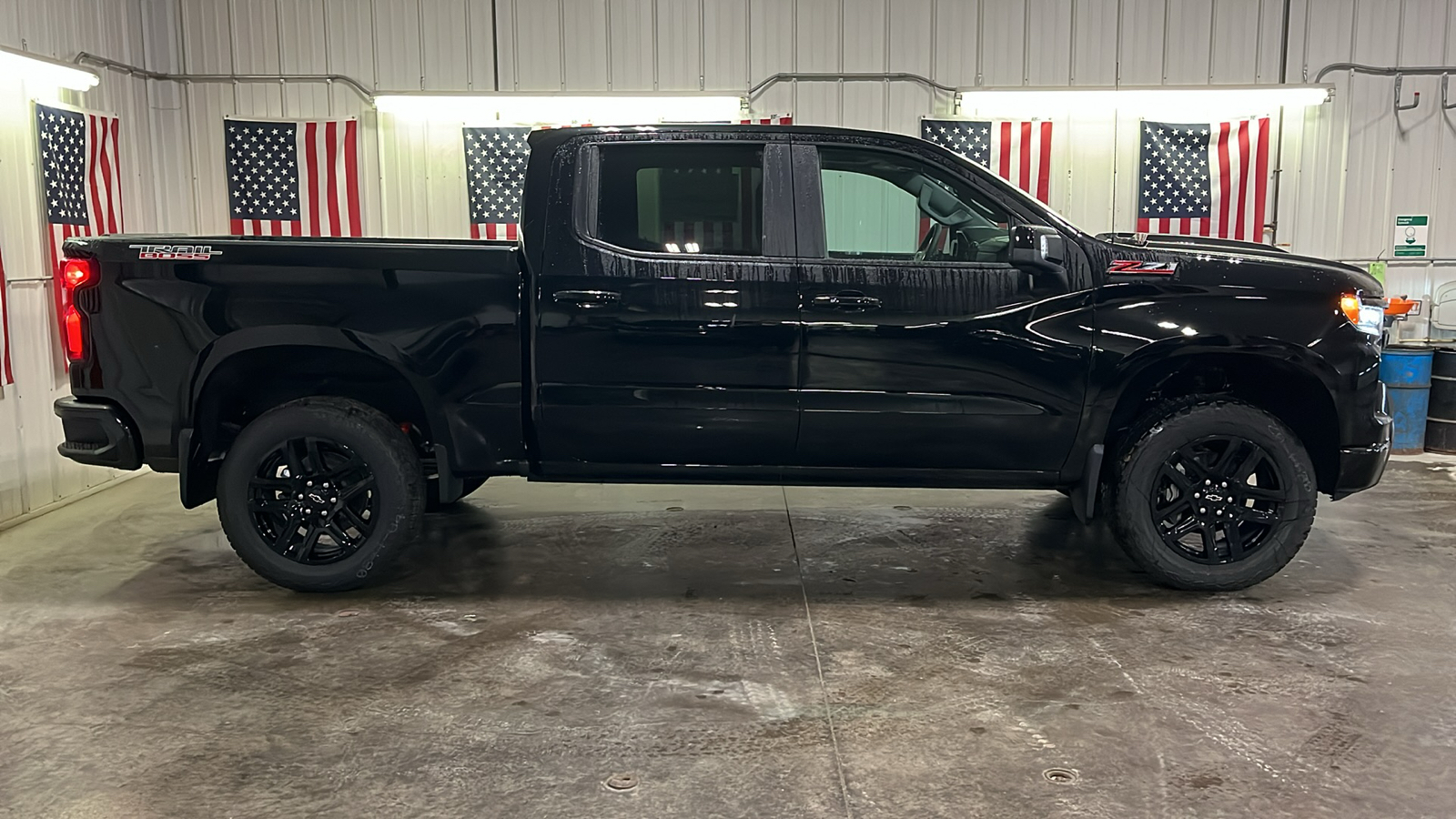 2025 Chevrolet Silverado 1500 LT Trail Boss 2