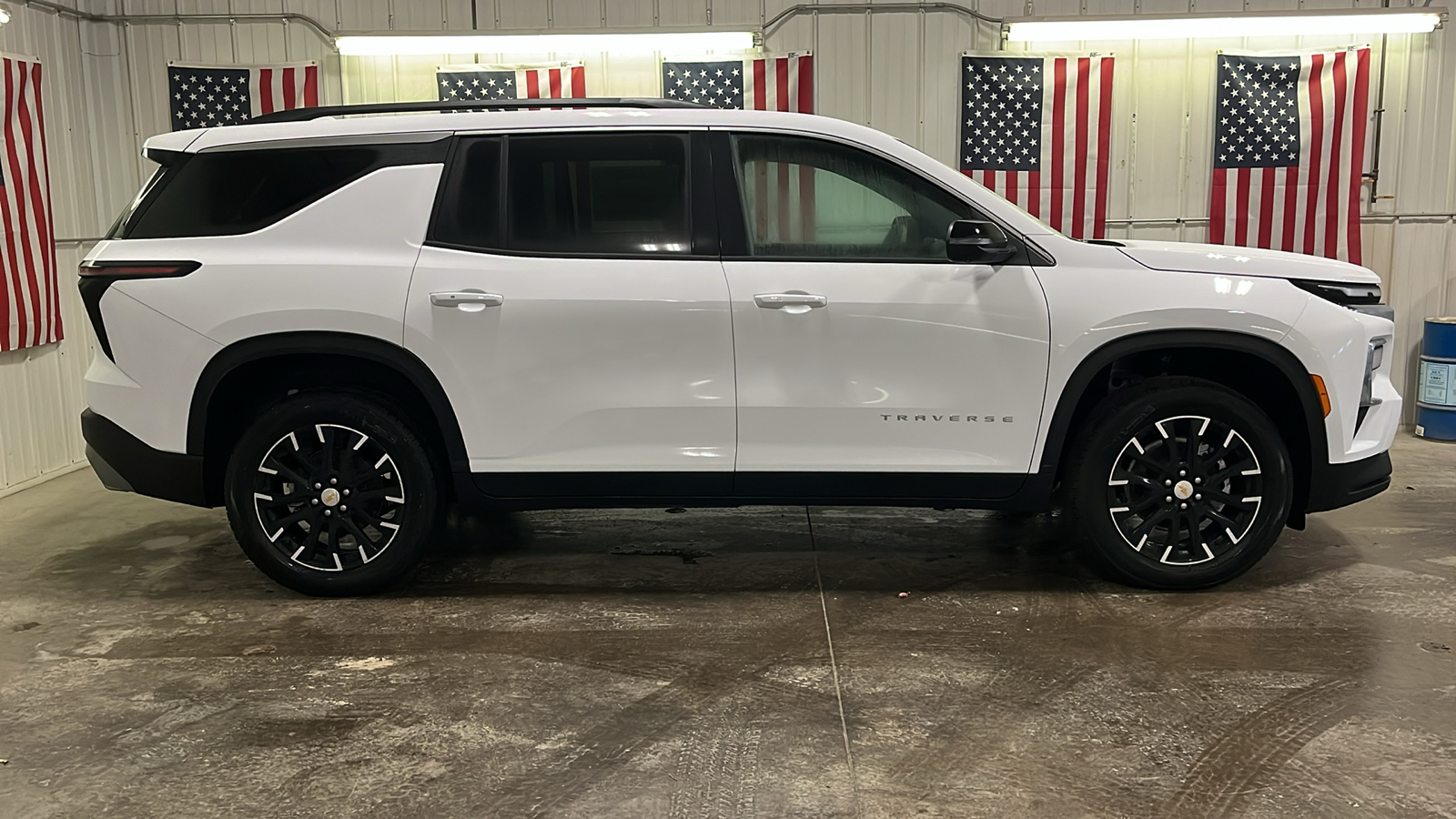 2025 Chevrolet Traverse AWD LT 2