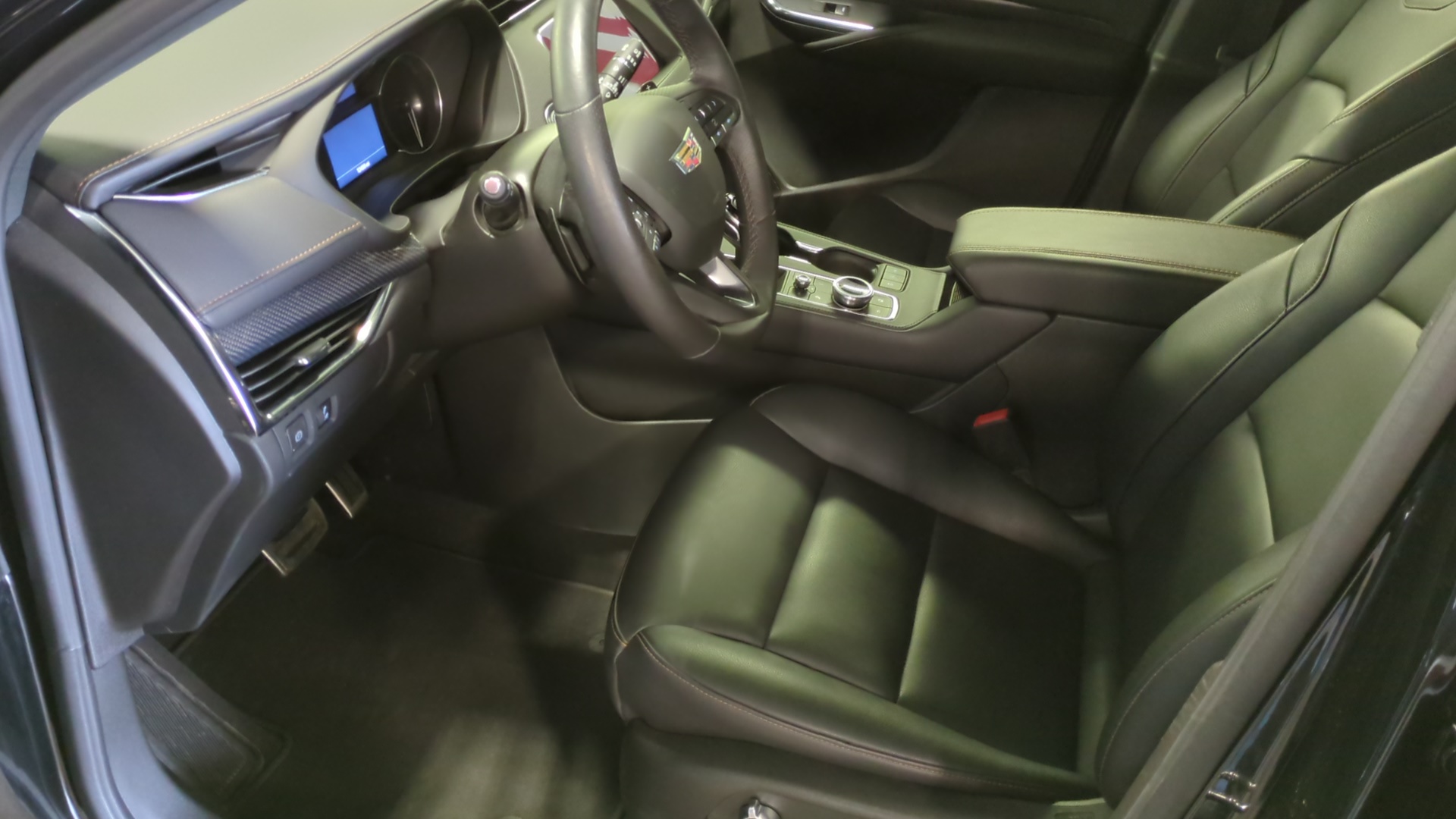 2023 Cadillac XT4 AWD Sport 14