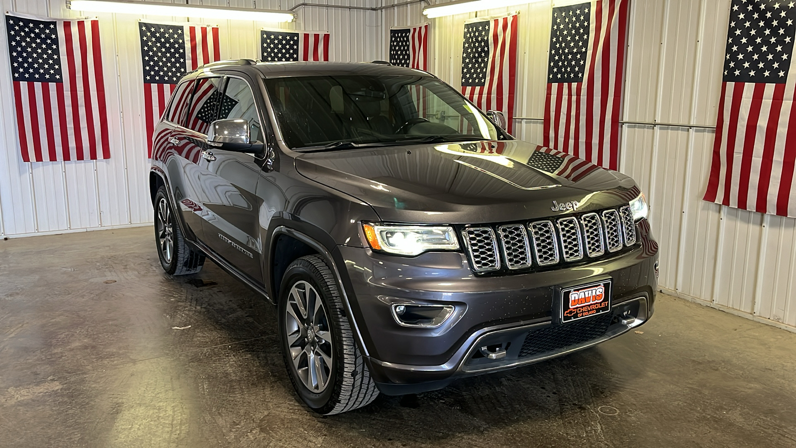 2017 Jeep Grand Cherokee Overland 1