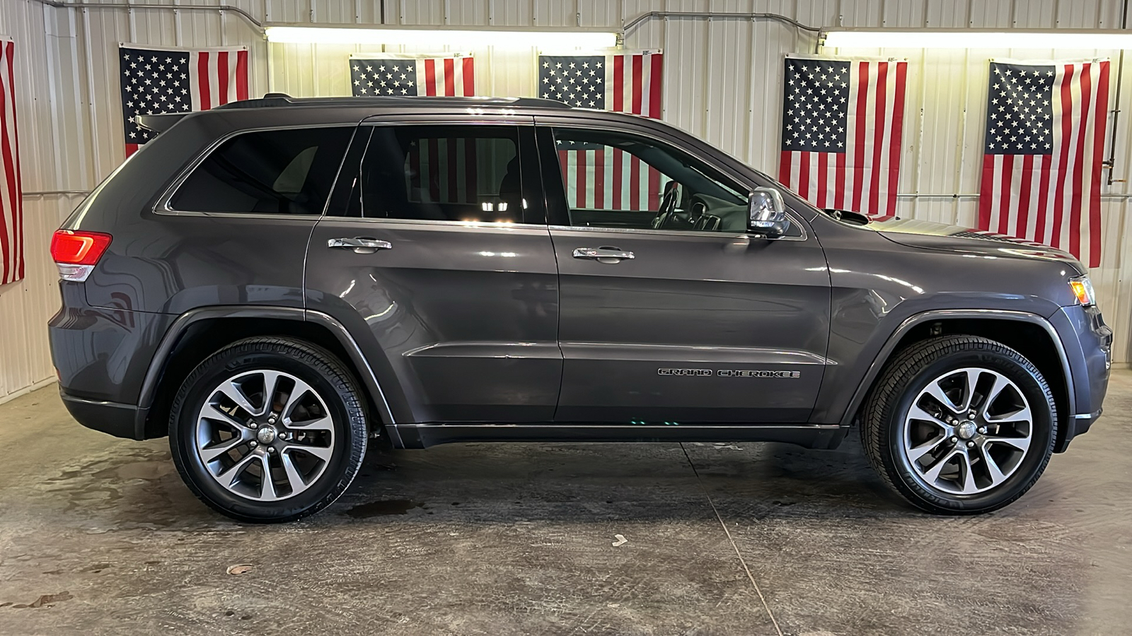 2017 Jeep Grand Cherokee Overland 2