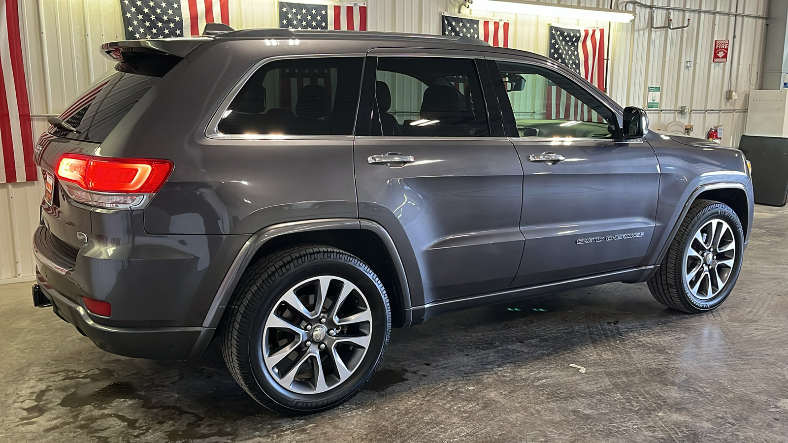 2017 Jeep Grand Cherokee Overland 3