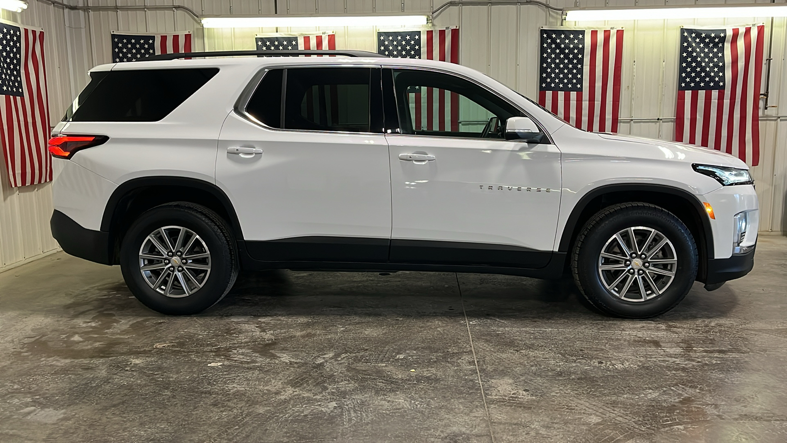 2023 Chevrolet Traverse LT Cloth 2