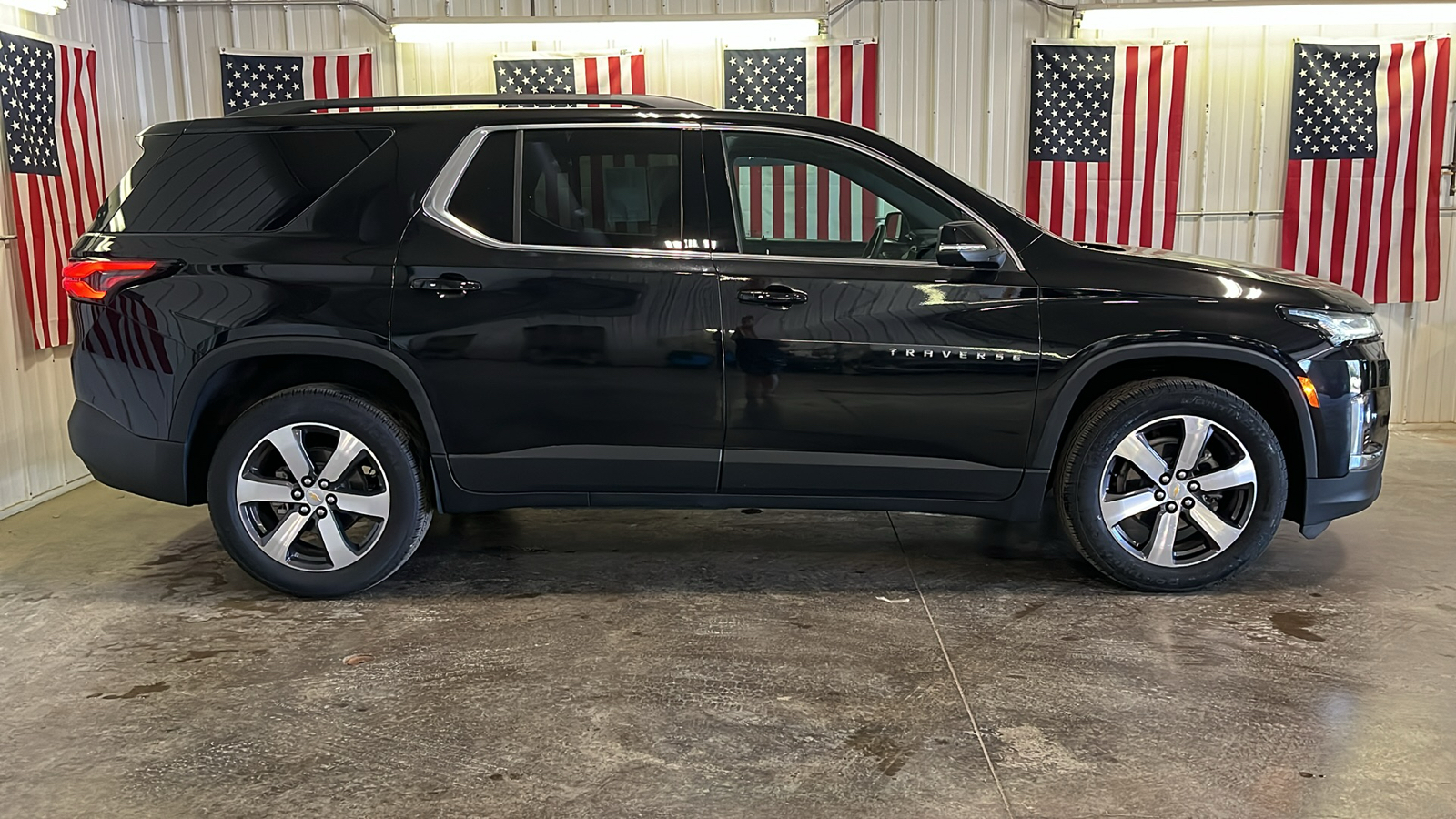 2023 Chevrolet Traverse LT Leather 2