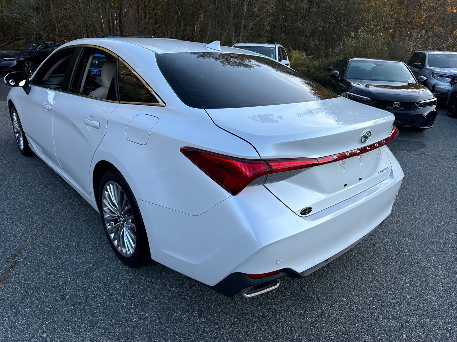 2019 Toyota Avalon Limited 4