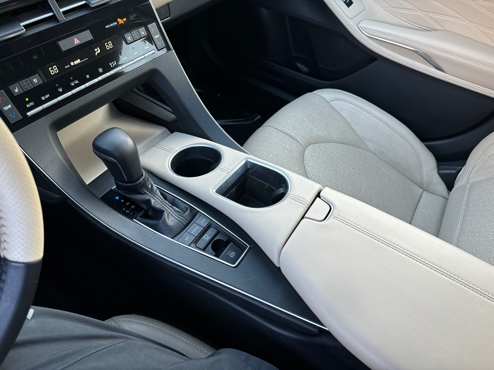 2019 Toyota Avalon Limited 26