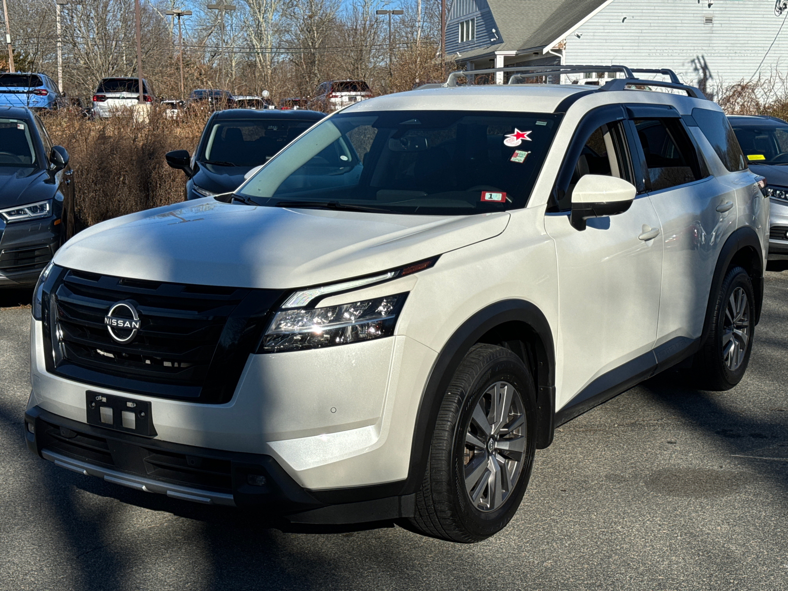 2022 Nissan Pathfinder SL 1