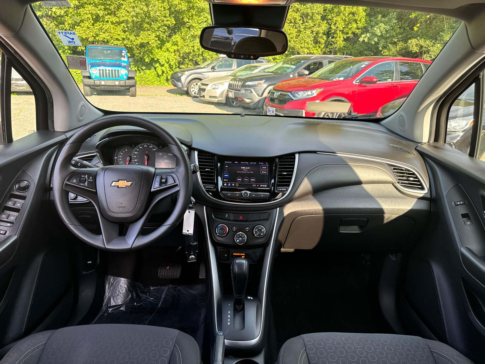 2022 Chevrolet Trax LS 32