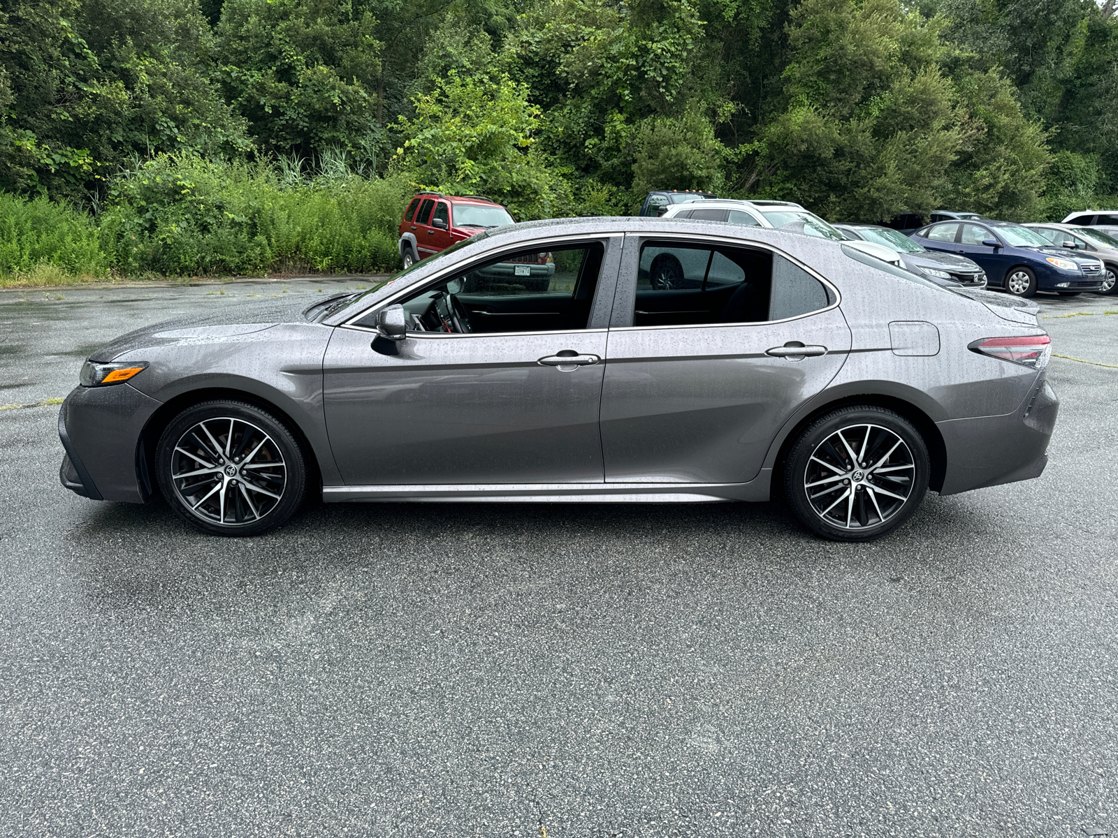 2021 Toyota Camry SE 3