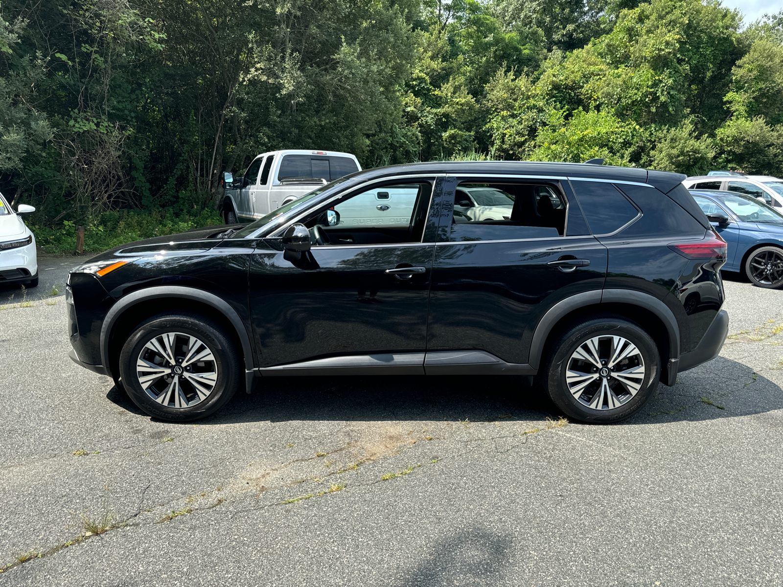 2021 Nissan Rogue SV 3