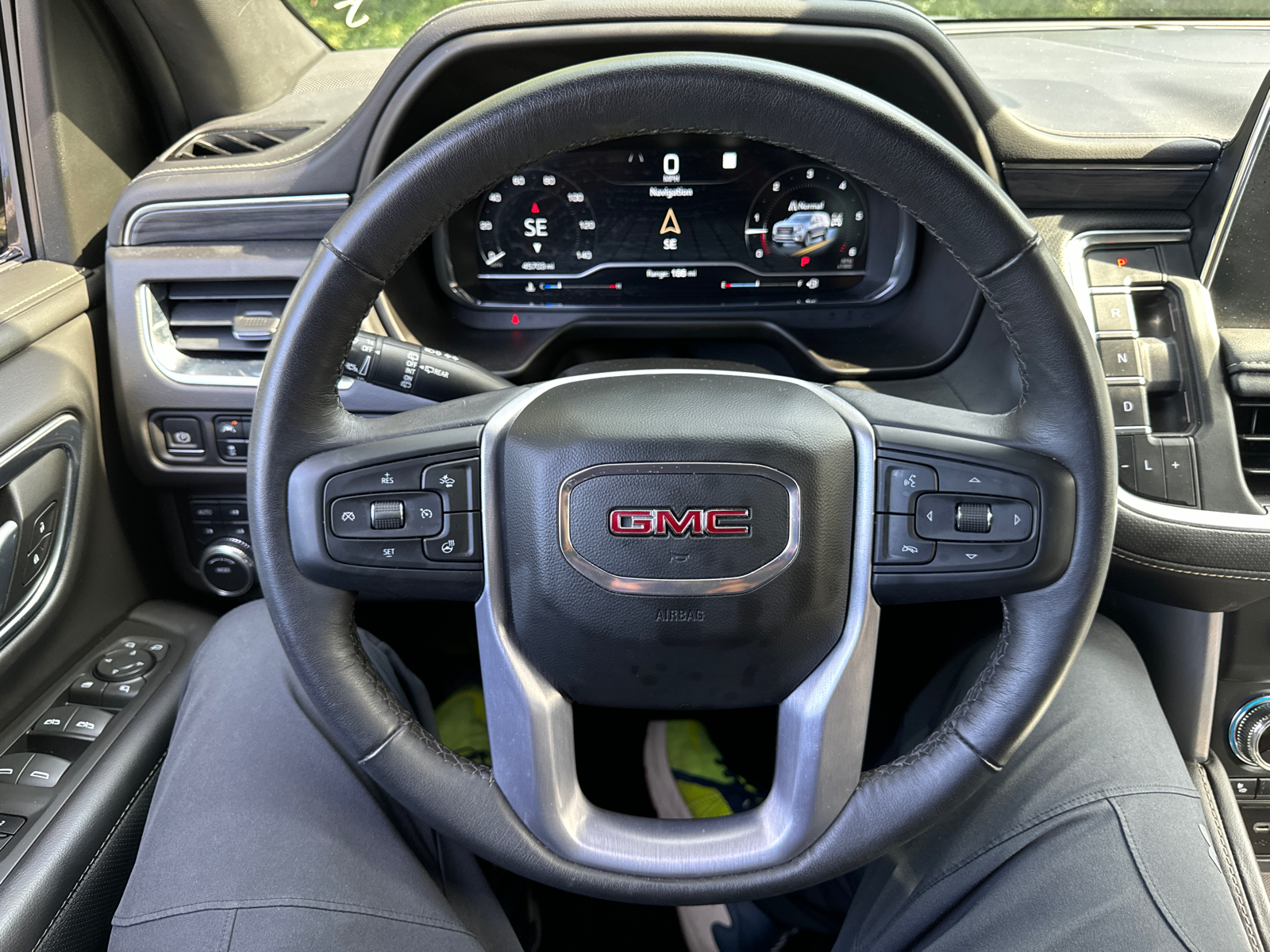 2022 GMC Yukon XL SLT 16