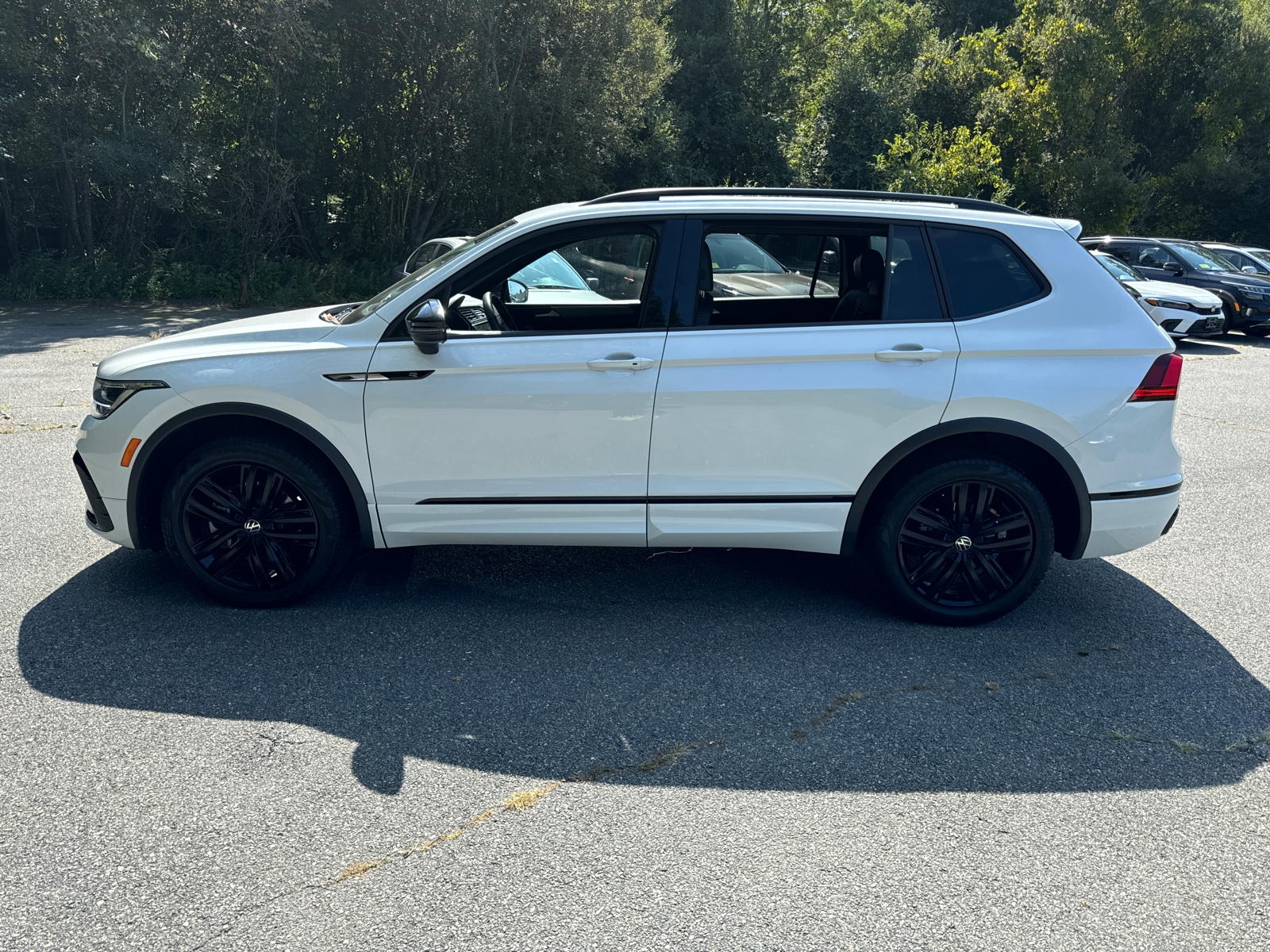 2022 Volkswagen Tiguan SE R-Line Black 3