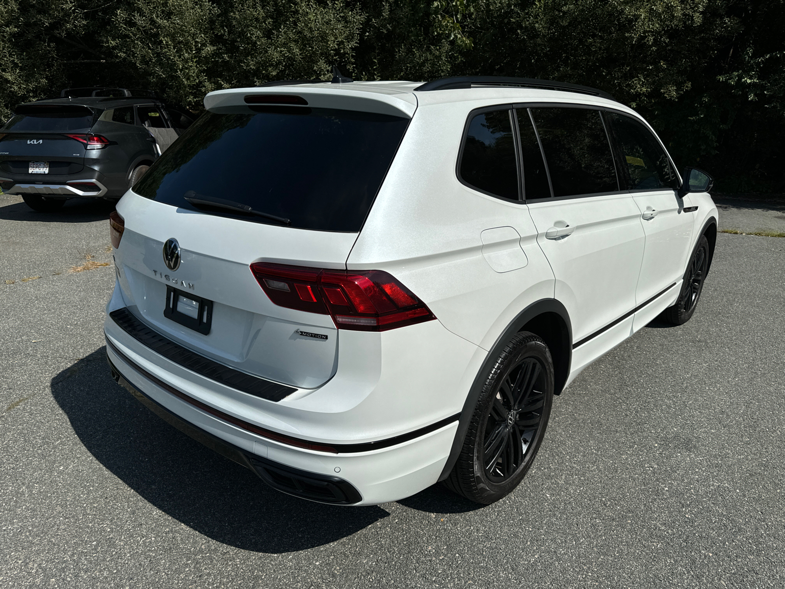 2022 Volkswagen Tiguan SE R-Line Black 6