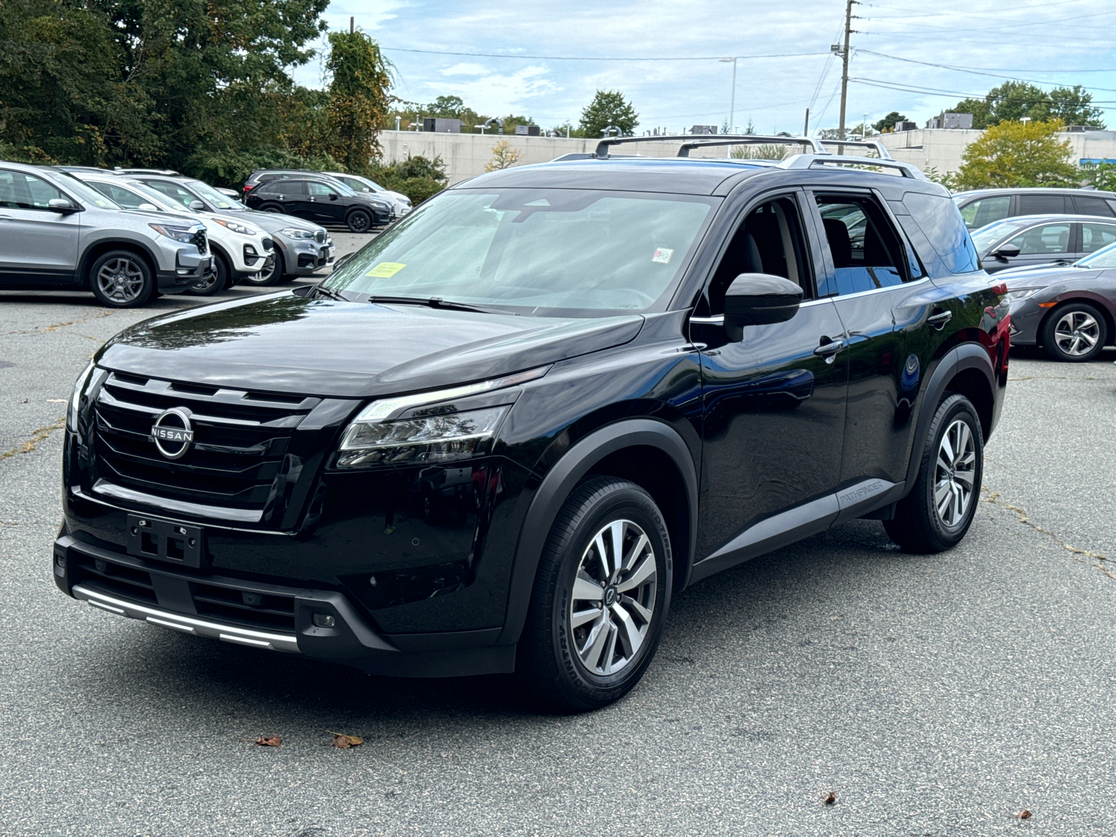 2023 Nissan Pathfinder SL 1