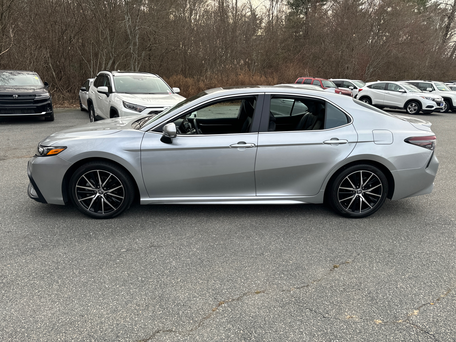 2023 Toyota Camry SE 3