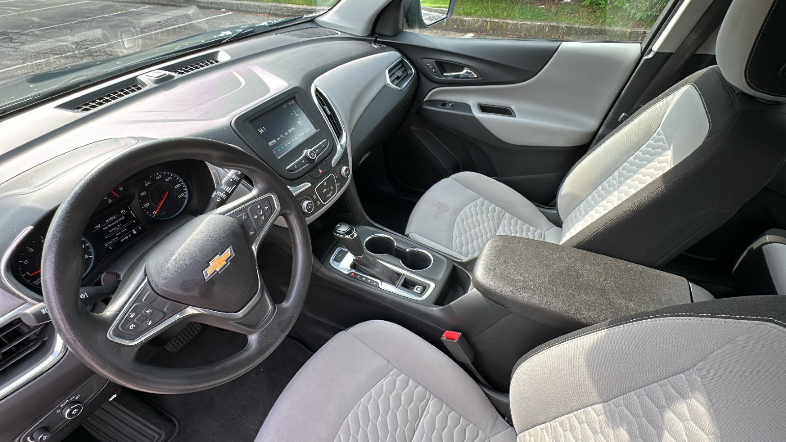 2018 Chevrolet Equinox LS 22