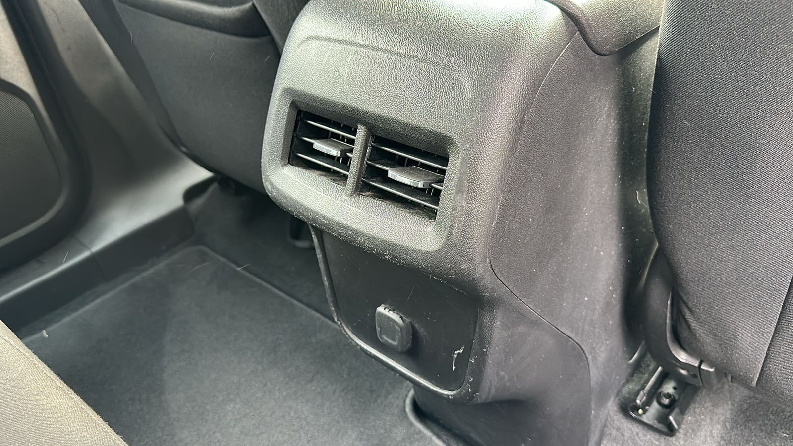 2018 Chevrolet Equinox LS 26