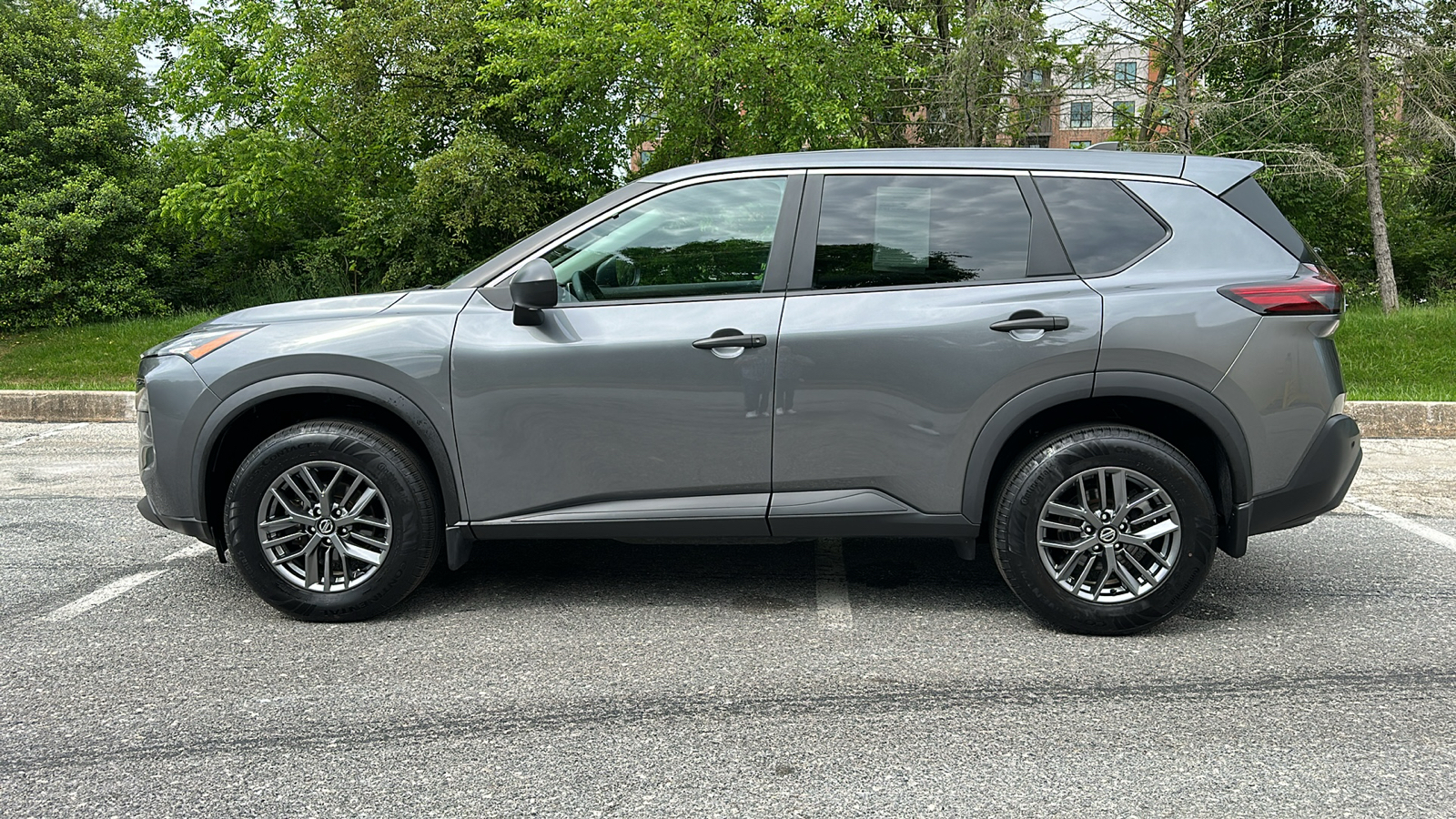 2021 Nissan Rogue S 26