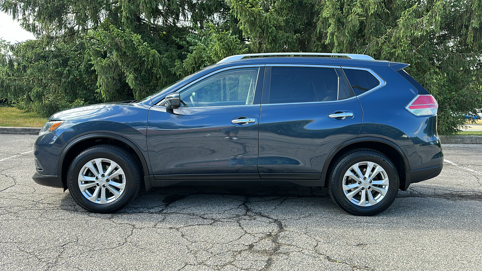 2016 Nissan Rogue SV 27