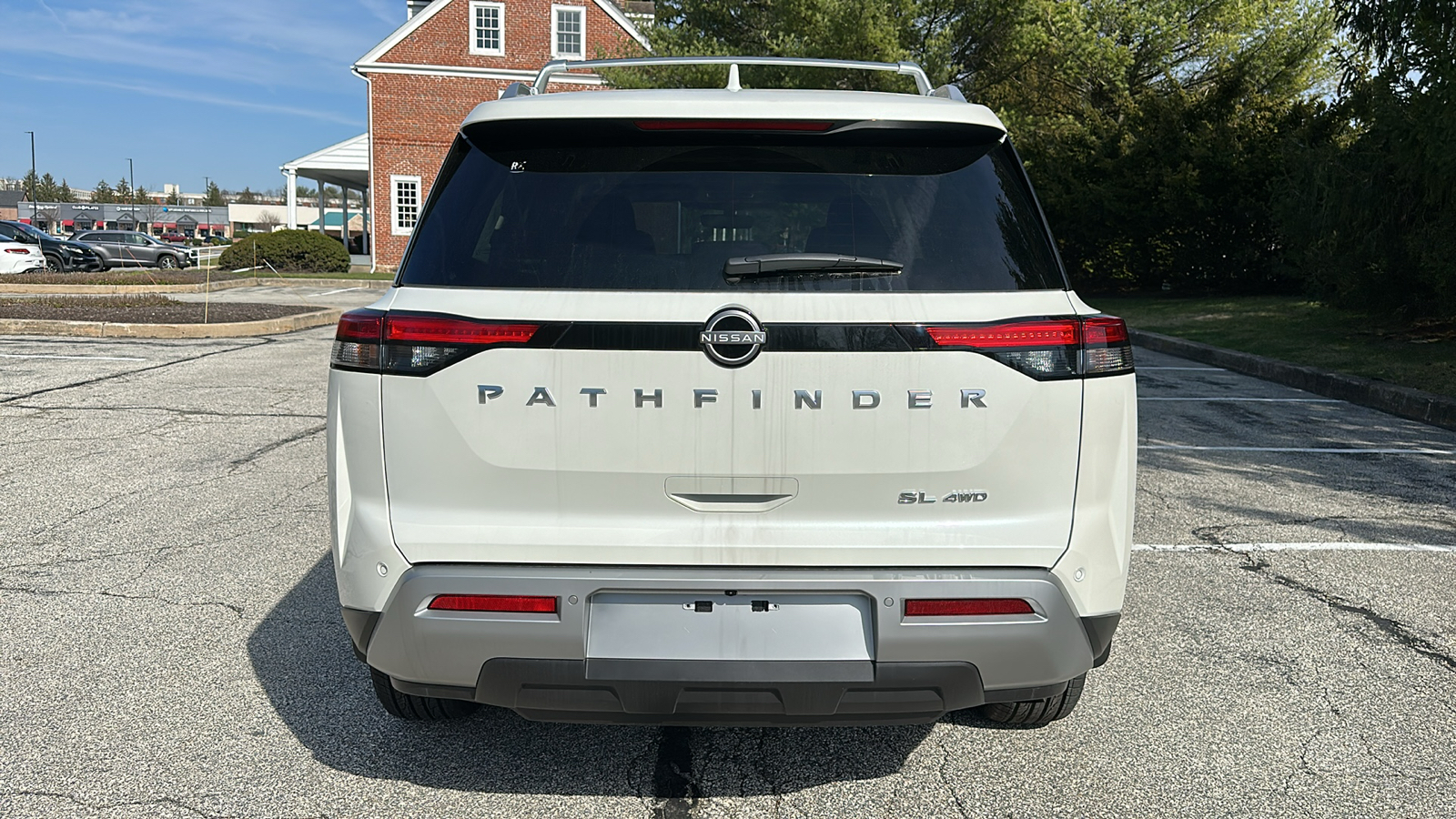 2024 Nissan Pathfinder SL 4