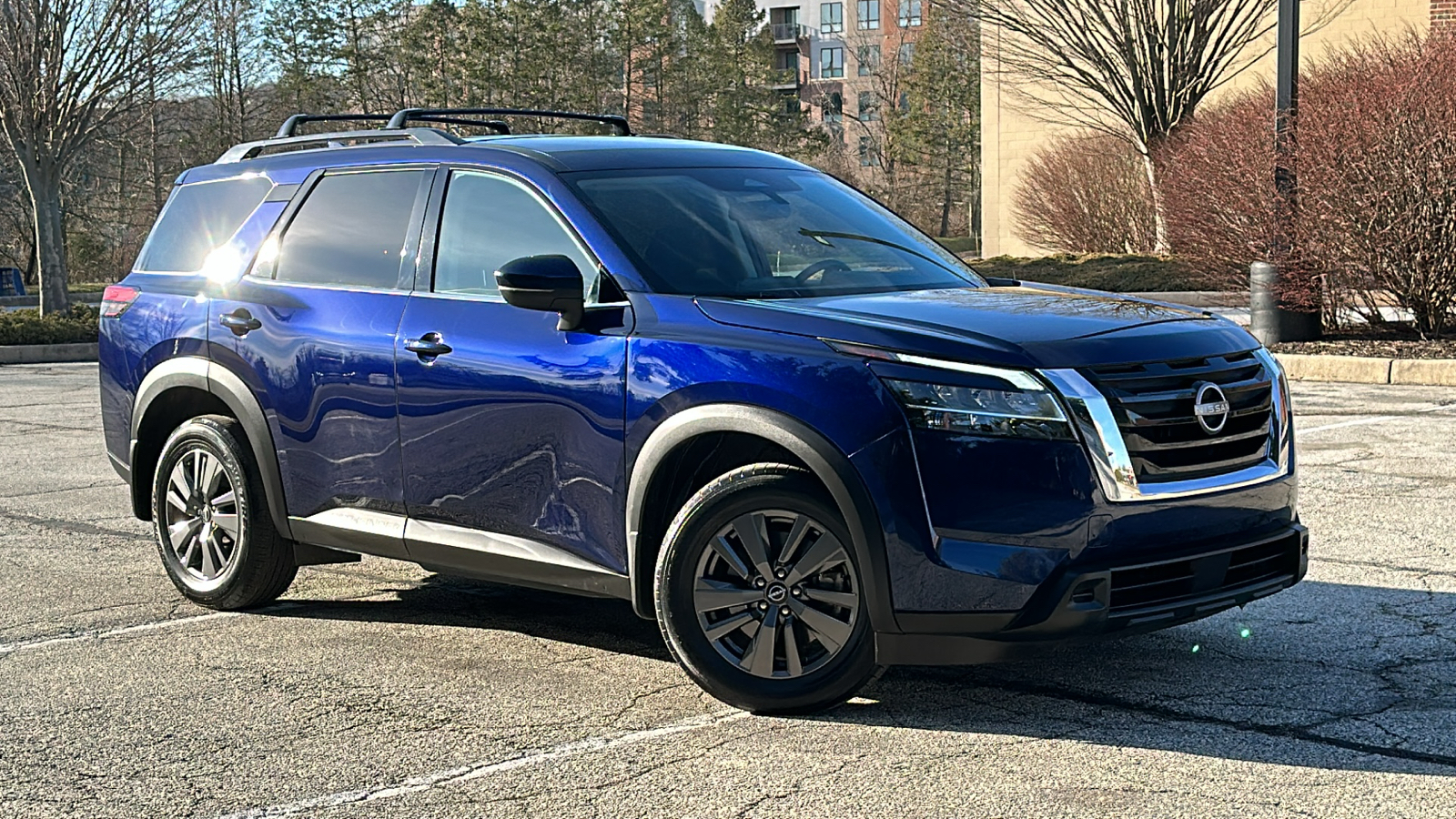 2022 Nissan Pathfinder SV 1